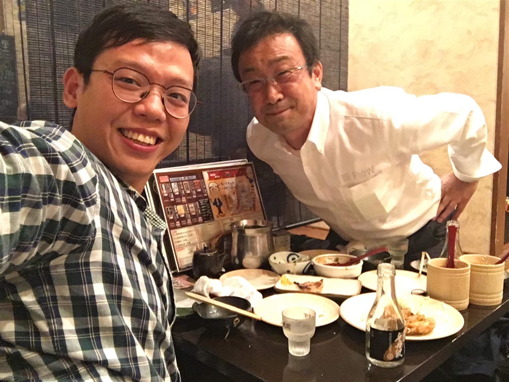 儘管年資淺導致能力受質疑，潘致翔（左）的努力成功獲 得日本同事的認可。（照片提供／潘致翔）