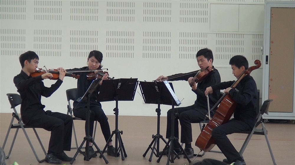 黃聖堯喜愛音樂，在校自組弦樂四重奏並擔任小提琴手。（照片提供／黃聖堯）