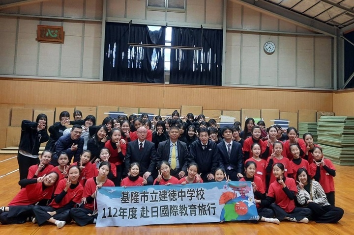 沈俊光帶領建德國中師生赴日交流，體驗多元文化，拓展學生國際視野。