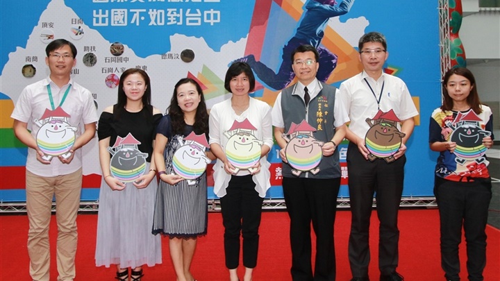 台中市積極媒合國際志工服務,副市長林依瑩(中)見證顯著交流成果。(照片提供/台中市政府)