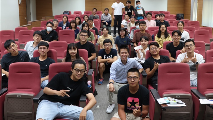 中央大學理學院、工學院開設各類英語課程,及早為學生的職場英語力做好準備。(照片提供/中央大學理學院、工學院)